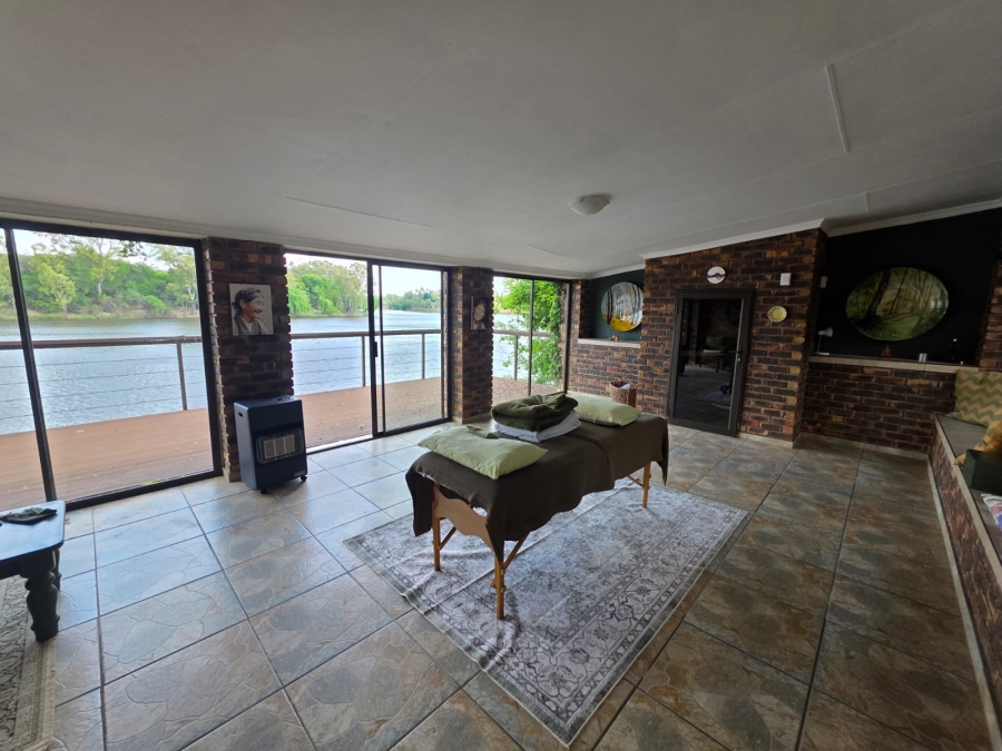 4 Bedroom Property for Sale in Lindequesdrif North West